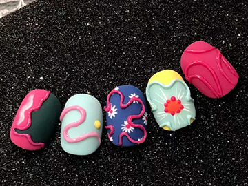 夏日多巴胺?️?  ?彩色系美甲?? 释放自己的个性?